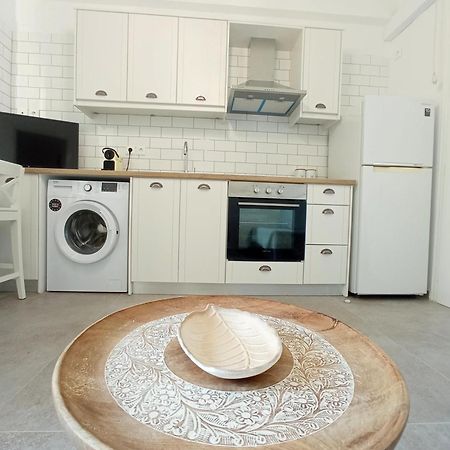 Summer Feel Suites Poros Town Esterno foto