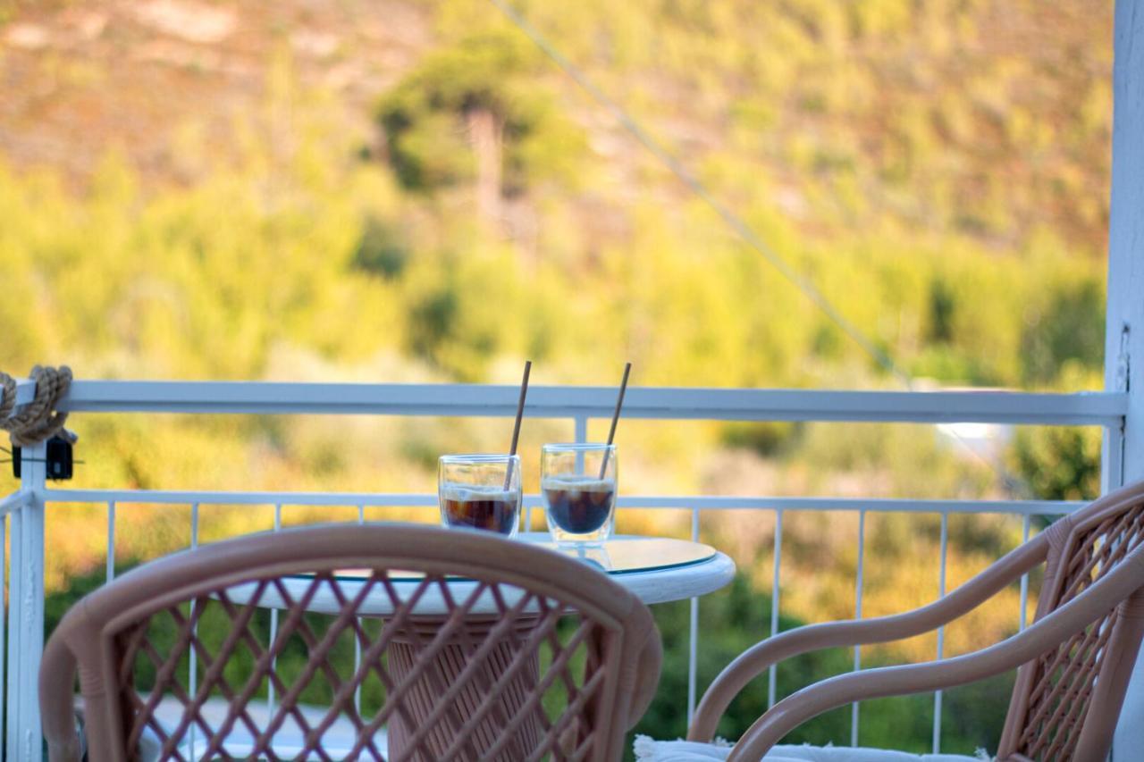 Summer Feel Suites Poros Town Esterno foto