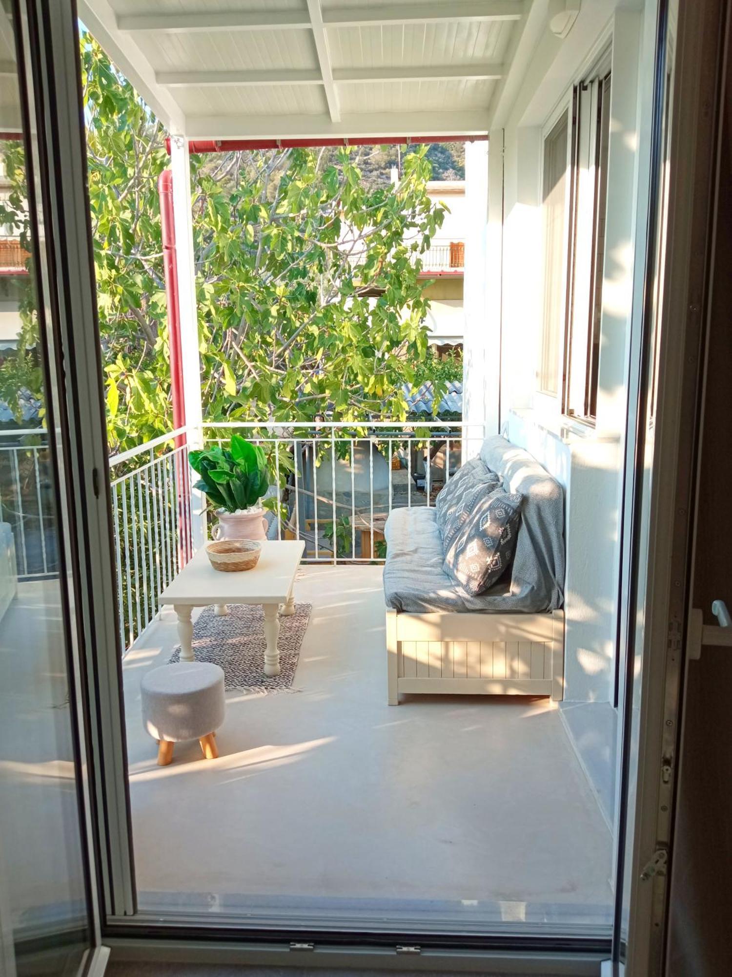 Summer Feel Suites Poros Town Esterno foto